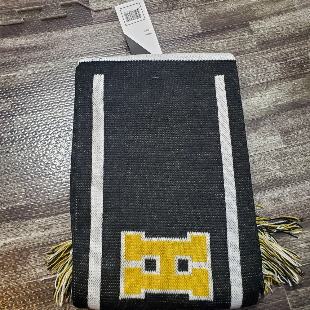 Chokolid Pittsburgh Pirates Baseball Fan Scarf NWT